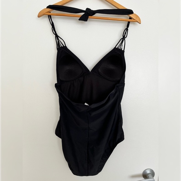 One piece black bikini with V-neck - Picture 2 of 2